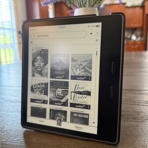 Oasis Black e-Reader - Sleek Black Tablet
